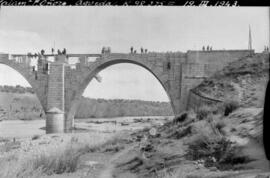 Puente de hormigón sobre el río Águeda, situado en el km 98,275 de la línea de Salamanca a Fuente...