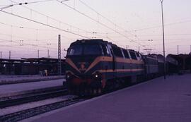 Locomotoras diésel - eléctricas de la serie 333 - 001 a 093 de RENFE, fabricadas por MACOSA entre...