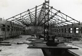 Vista de un almacén de hierro en construcción, perteneciente al taller de material fijo de la est...