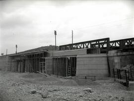 Sustitución del puente metálico existente por el puente o viaducto de hormigón de 6 tramos y 130 ...