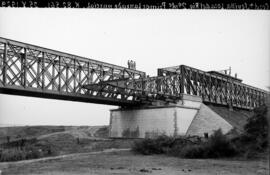 Puente sobre el río Guadalquivir a su paso por Lora del Río, en el km 82,561 de la línea Córdoba-...