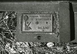 Placa con dibujo de enclavamiento (marmita) de Jemein Errazti y Zenitaoya (Bilbao)