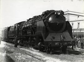 Locomotora de vapor 5001 Santa Fe, serie 151-3101 a 3122) en la estación de Vilanova i La Geltrú