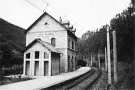 Estación de Aguas de Ribas de la línea de Ripoll a Puigcerdà, situada dentro del término de Campe...