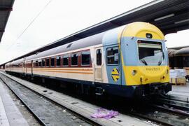 Electrotrenes serie 444-500, construidos por Construcciones y Auxiliar de Ferrocarriles (CAF) y M...