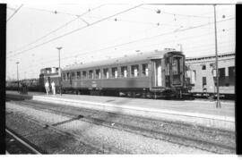 Coche de viajeros de 2ª clase BB 1269 de la serie BB 1261 a 1270 de RENFE, ex serie de 3ª clase C...