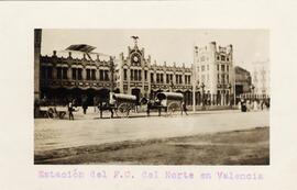 Vista de la fachada principal del edificio de viajeros de la estación Valencia - Norte.