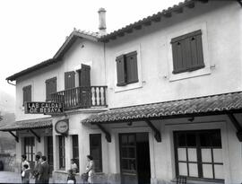 Estación de Las Caldas de Besaya de la línea de Venta de Baños a Santander, situada dentro del té...