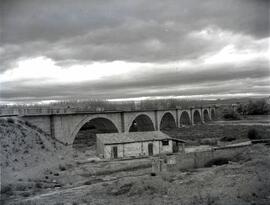 Puente de Marcilla sobre el río Aragón, en el km 111,242 de la línea de Zaragoza a Alsasua