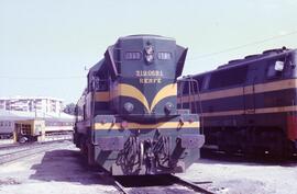 Locomotoras diésel - eléctricas de la serie 319 - 001 a 060 y 071 a 103 de RENFE, ex. 1901 a 1960...