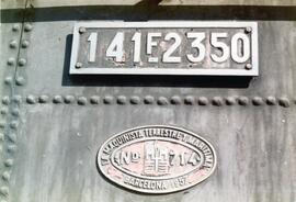 Placas de matriculación y fabricación de la locomotora de vapor 141 F - 2350 de RENFE (serie 141F...