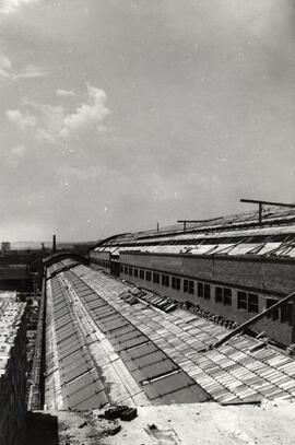 Vista de la cubierta de las naves de fundición de los talleres generales en la estación de Vallad...