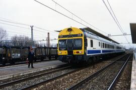 Electrotrenes serie 444, construidos por Construcciones y Auxiliar de Ferrocarriles (CAF) y Mater...