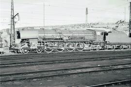 Locomotora de vapor de la serie 242 - 2001 a 2010 Confederación de RENFE en el depósito de la est...