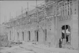 Obras de construcción de la nueva estación de Toledo. Se observan algunos trabajadores.