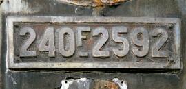 Placa de matriculación de la locomotora de vapor 240 F - 2592 de RENFE