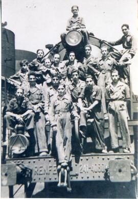 Miembros del grupo 6" de la primera Promoción de Aprendices del depósito de locomotoras de V...