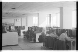 Visita a la base Renfe de Fuencarral, mujeres trabajando en oficina