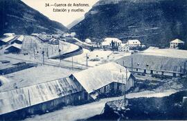 Edificio de viajeros y muelles de la estación internacional de Canfranc en la Cuenca de Arañones