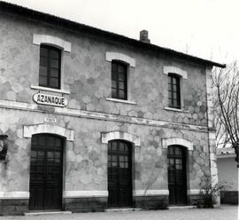 Estación de Azanaque, situada en el km 524,719 de la línea de Córdoba a Sevilla, dentro del munic...