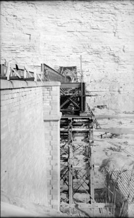 Puente de Matarraña IV, situado en el km 148,850 de la línea de Zaragoza a Barcelona, entre los m...