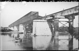 Puente sobre el río Guadalquivir a su paso por Lora del Río, en el km 82,561 de la línea Córdoba-...