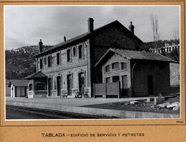 Edificio de servicio y retretes de la estación de Tablada