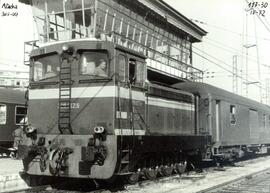 Locomotora diésel - hidráulica 305-017 de la serie 305, ex serie 10500