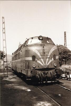 Locomotora diésel hidromecánica 340 - 025 de la serie 340 - 001 a 032 de RENFE, ex. 4025 de la se...