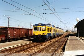 Automotores diésel de la serie 592, 593 y 596 de RENFE, conocidos como "Camellos"