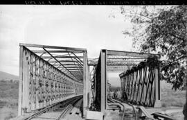 Puente de Guarrizas I, de dos tramos, en el km 283,743 de la línea de Manzanares a Córdoba, dentr...