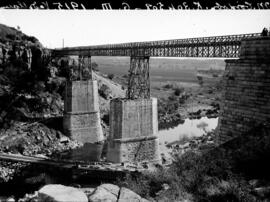 Puente o viaducto de Vadollano, de tres tramos, en el km 304,508 de la línea de Manzanares a Córd...