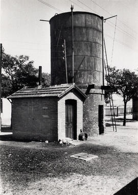 Depósito de agua y casilla