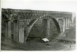 Puente de Galleguines en el km 146,526 de la línea de Mérida a Sevilla - Los Rosales, situado den...