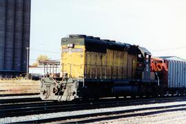 Vista de la locomotora CNW-6869 (SD40-2), a su paso por Clinton, Iowa.