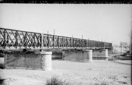 Puente sobre el río Muga