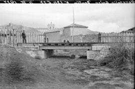 Pontón en el km 124,677 de la línea de Valladolid a Ariza, situado dentro del término del municip...