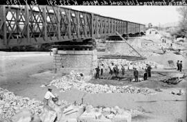 Puente sobre el río Muga