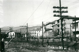 Vista general de las líneas de comunicaciones a la entrada de la estación de Ripoll de la línea d...