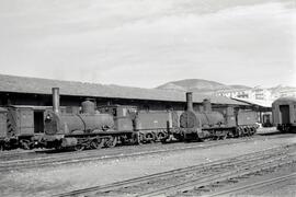 Locomotoras de vapor rodaje 030 (serie RENFE 030 - 2261 a 2303), coches de viajeros, furgones y v...