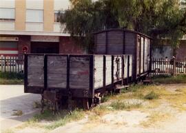 Vagones cerrado y abierto de mercancías del Ferrocarril de Sóller en la estación de Palma de la l...