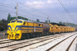 Tren de obras con locomotora diésel - eléctrica de la serie RENFE de la serie serie 1601 a 1617, ...