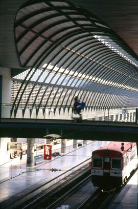 Automotor eléctrico o unidad de tren eléctrica de la serie 440 de RENFE en Sevilla - Santa Justa