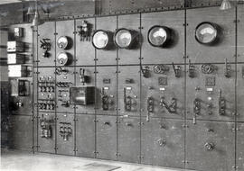 Panel de maniobra General Electric de la subcentral de electrificación de la estación de Pajares