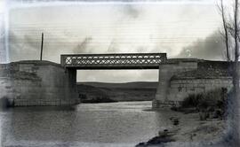 Puente sobre el río Bornova. Línea de Madrid a Zaragoza