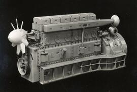 Vista general del motor de una locomotora diésel - eléctrica de maniobras de la serie 10301 a 103...