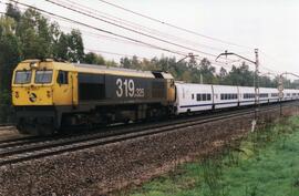 Tren Talgo Almería - Madrid a su paso por Linares