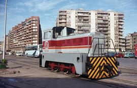 Locomotora o tractor diésel 1305 de la serie 1300 de FEVE, construidos por SECN bajo licencia de ...