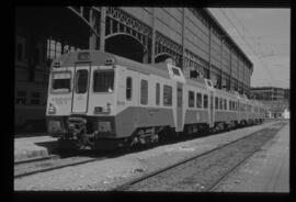 Automotor diésel FIAT de la serie 593 RENFE, también conocido como "camello", en una es...