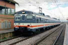 Automotores diésel de la serie 592, 593 y 596 de RENFE, conocidos como "Camellos"